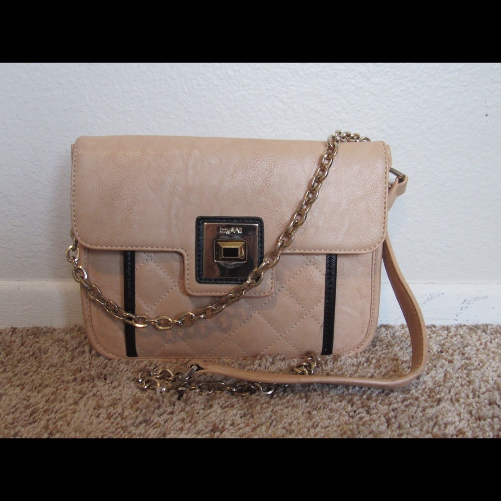 Izzy and Ali Twist Lock Satchel